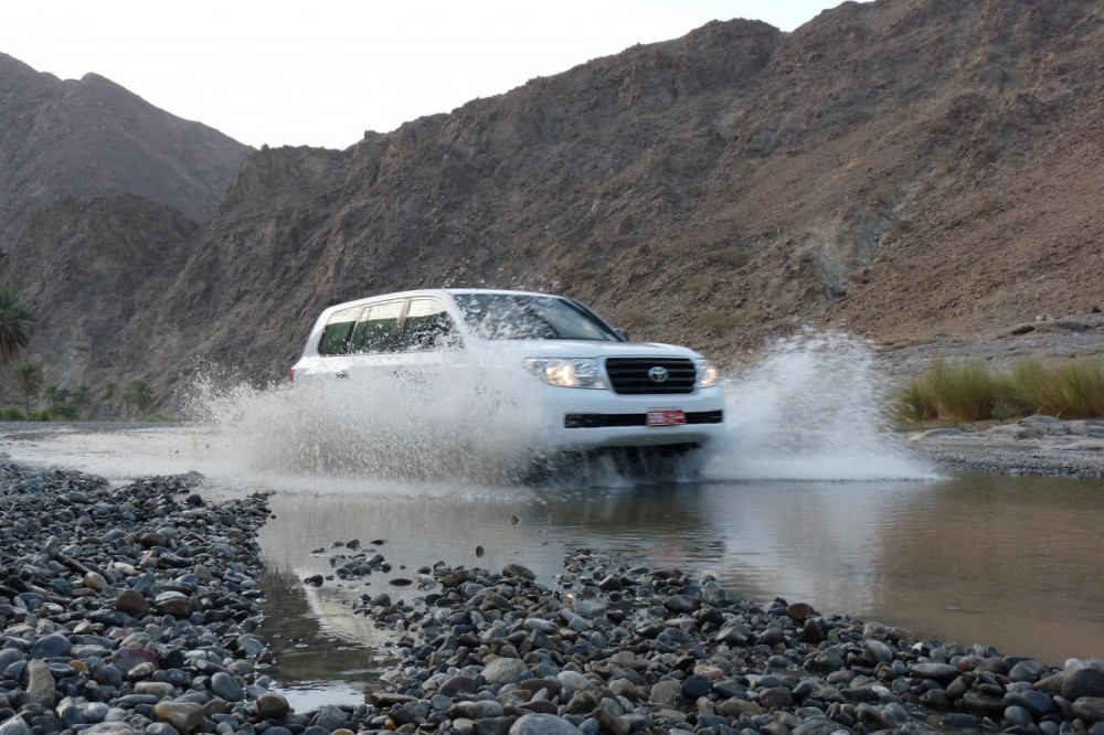 Private Full Day Tour of Wadi Al Abyadh by 4x4