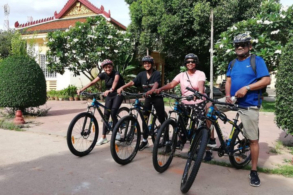 Angkor Temple Bike Tour By Local Guide From Siem Reap Including Lunch