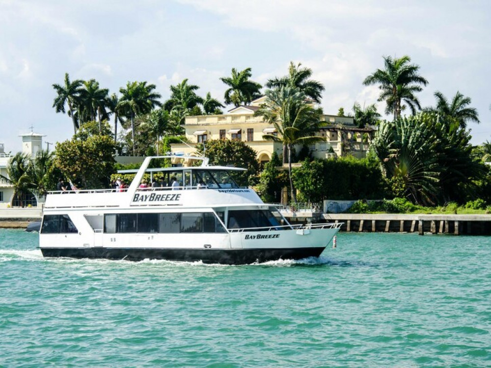 Boat Tour In Miami With A Free Drink