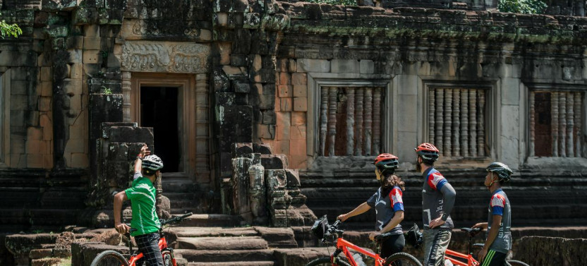 Siem Reap: Private Bike Tour to Angkor Wat, Bayon & Ta Prohm with Lunch