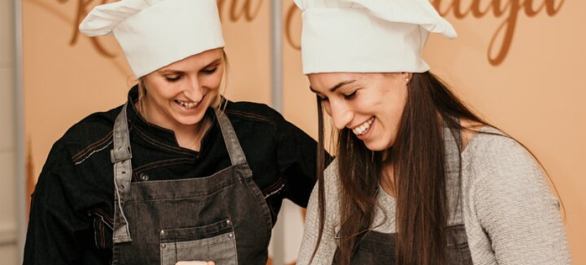 Chimney Cake Workshop Budapest Downtown - Kürtőskalács Class