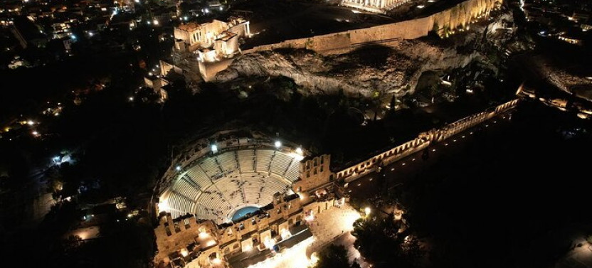 Athens at Night Small-Group Walking Tour With Dinner