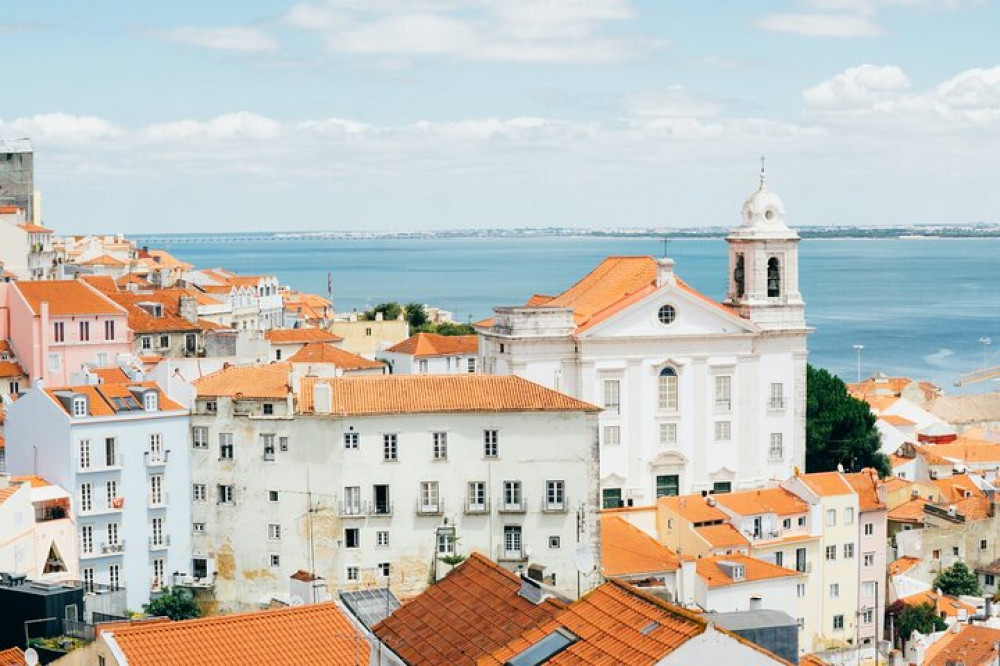 1.5 Historical Tour Lisbon Center And Viewpoints (Private Tuktuk)