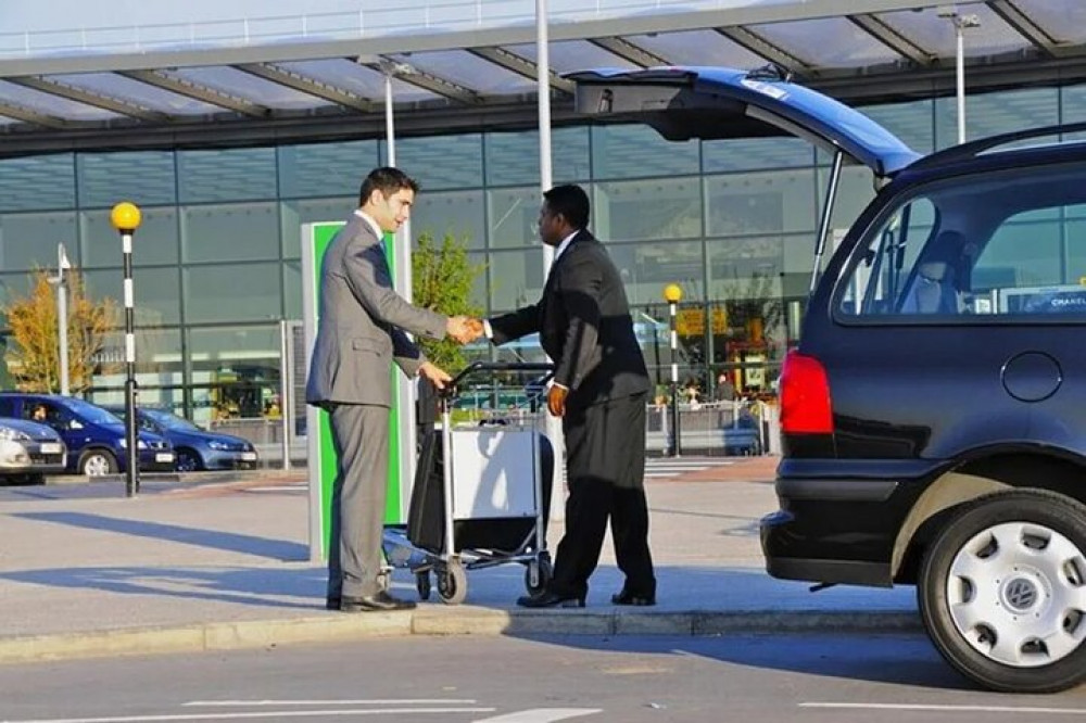 Airport Transfer From and To Anywhere in Dubai