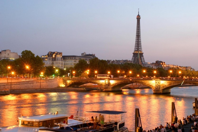 Paris by Night: City Tour + Cruise + Eiffel Tower Skip the line