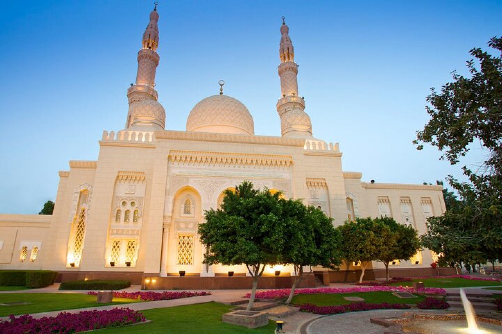 A Visit To Quranic Park & Jumeirah Mosque With Transfer