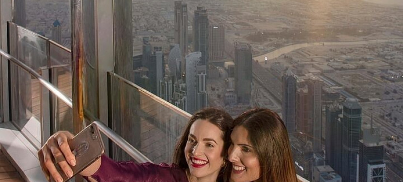 Half-Day Guided Tour with Burj Khalifa Entrance and Rooftop Lunch