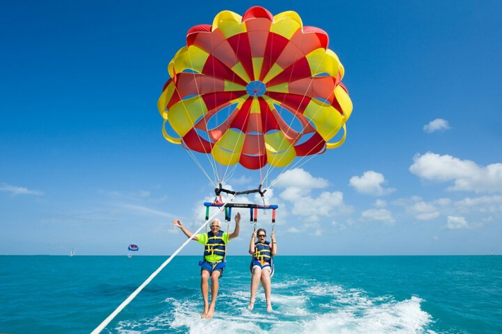 Dubai Parasailing with Pickup Included