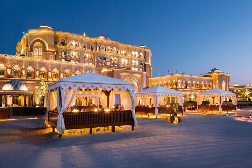 Abu Dhabi Private City Tour with Dining at Emirates Palace