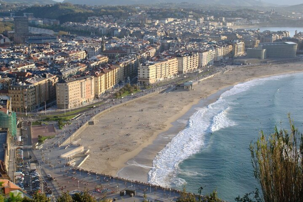 San Sebastian - Donostia Private Walking Tour with a Professional Guide