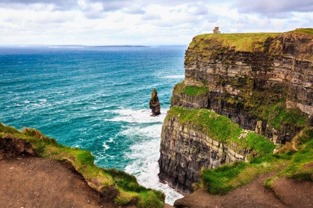 Full Day Private Luxury Tour to The Cliffs of Moher, Bunratty Castle