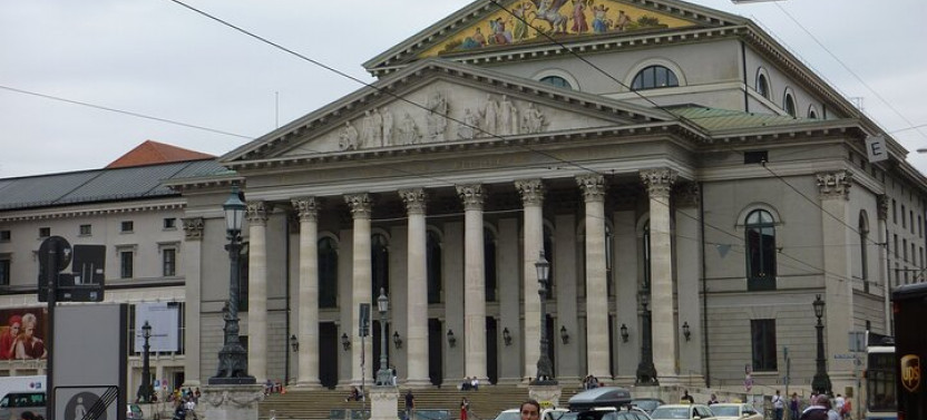 Munich Private Walking Tour including the BMW Museum and BMW Welt