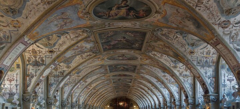 Private Tour Of Residenz Palace In Munich With A Professional Guide