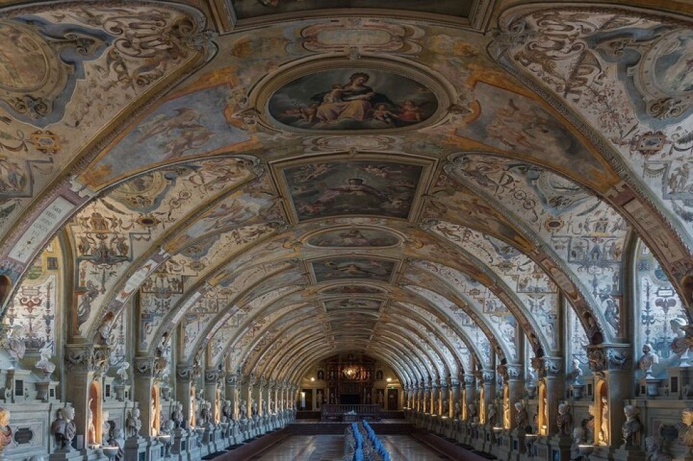 Private Tour Of Residenz Palace In Munich With A Professional Guide