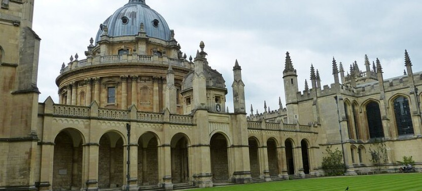Oxford University Private Walking Tour with a Professional Guide