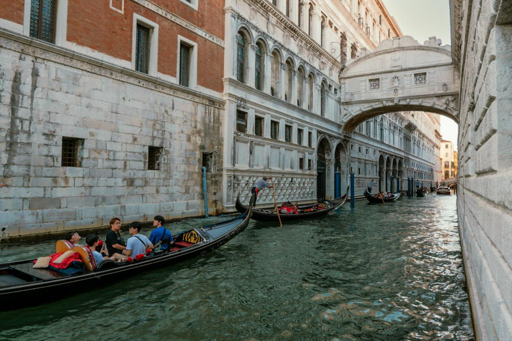 Shared Gondola ride with live serenade