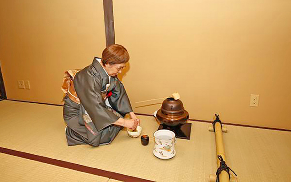 Private Kimono Wearing And Tea Ceremony (Sado) In Kyoto