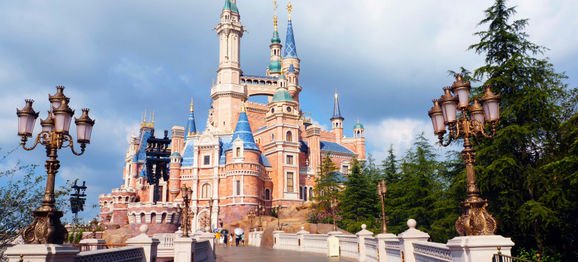 Disneyland or Disneysea 1-Day Ticket and Morning Ride from Tokyo Hotels