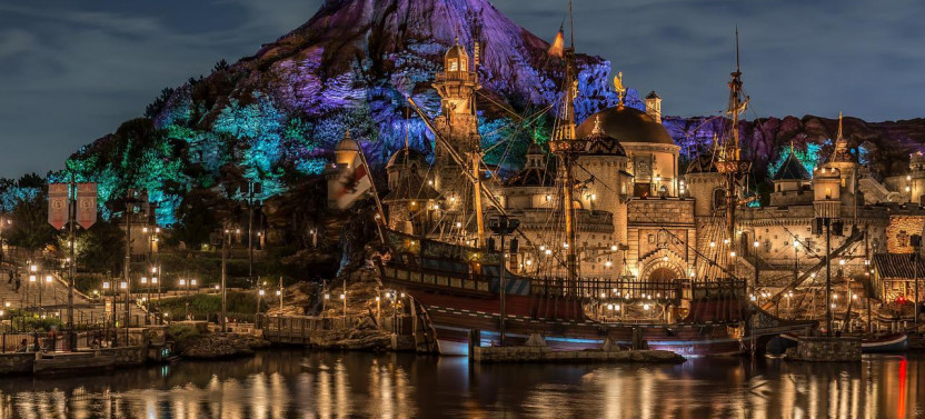 Disneyland or Disneysea 1-Day Ticket and Morning Ride from Tokyo Hotels