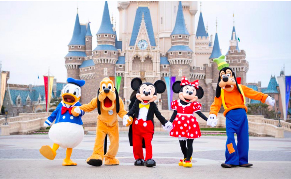 Disneyland or Disneysea 1-Day Ticket and Morning Ride from Tokyo Hotels