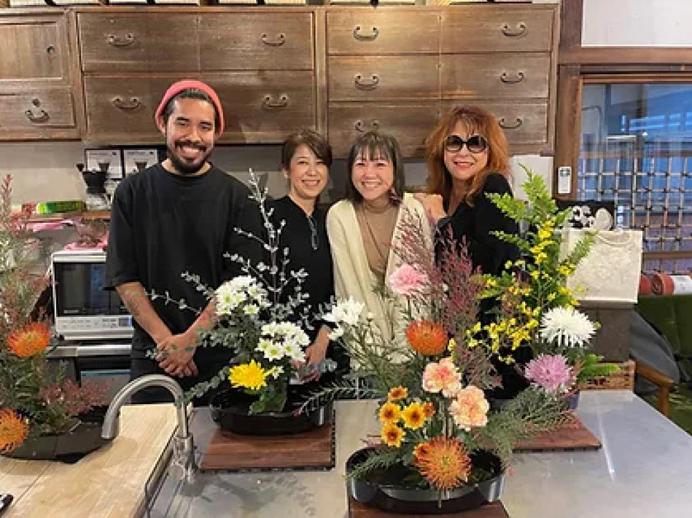 Private “Ikebana” Flower Arrangement Workshop In Yanaka, Tokyo