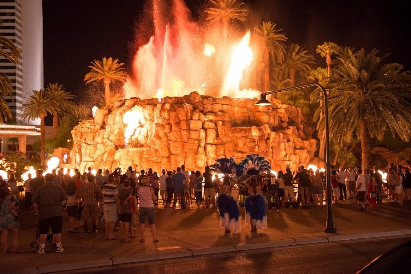 Bright Lights on The Las Vegas Strip - Guided Night Tour 