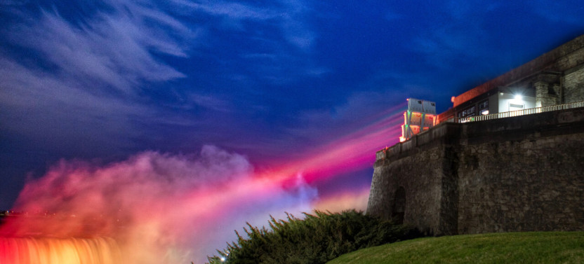 Toronto: Niagara Falls Day and Evening Tour
