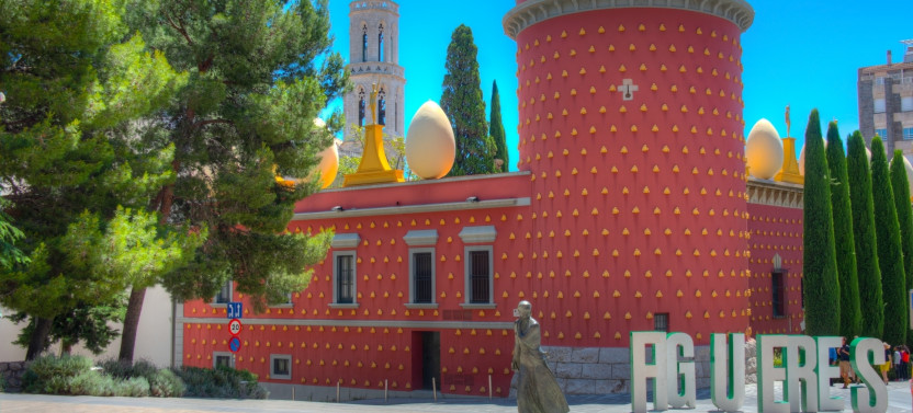 Private Dali Museum, Medieval Village & Girona: Full-Day from Barcelona