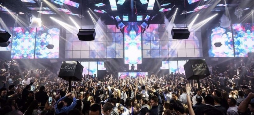 Las Vegas Party Bus Tour to 3 Premier Nightclubs with Unlimited Drinks
