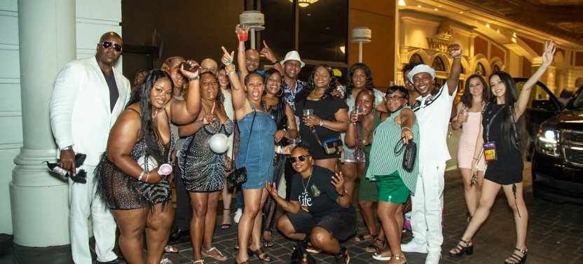 Las Vegas Party Bus Tour to 3 Premier Nightclubs with Unlimited Drinks