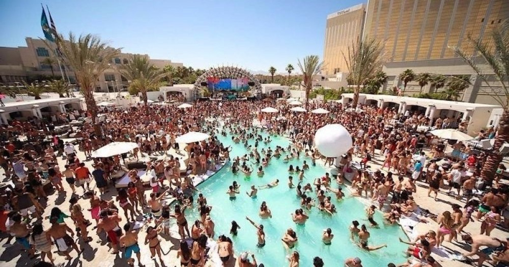 The Best Pool Party Crawl in Las Vegas!