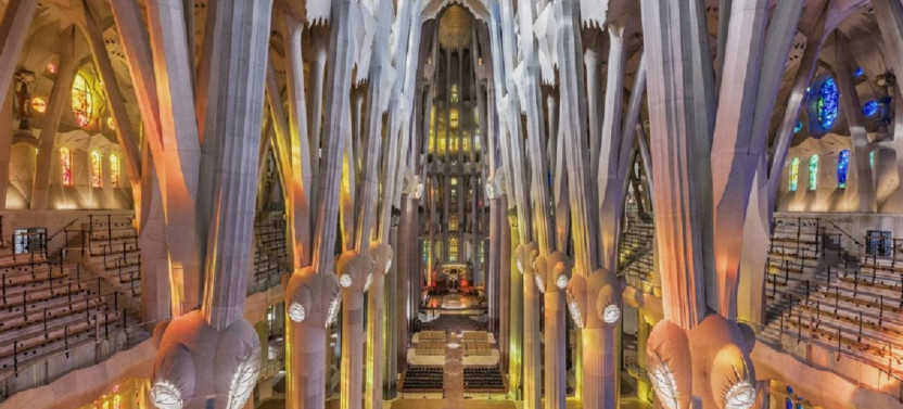 Private Sagrada Familia Fast Track Tour with Hotel Pick up