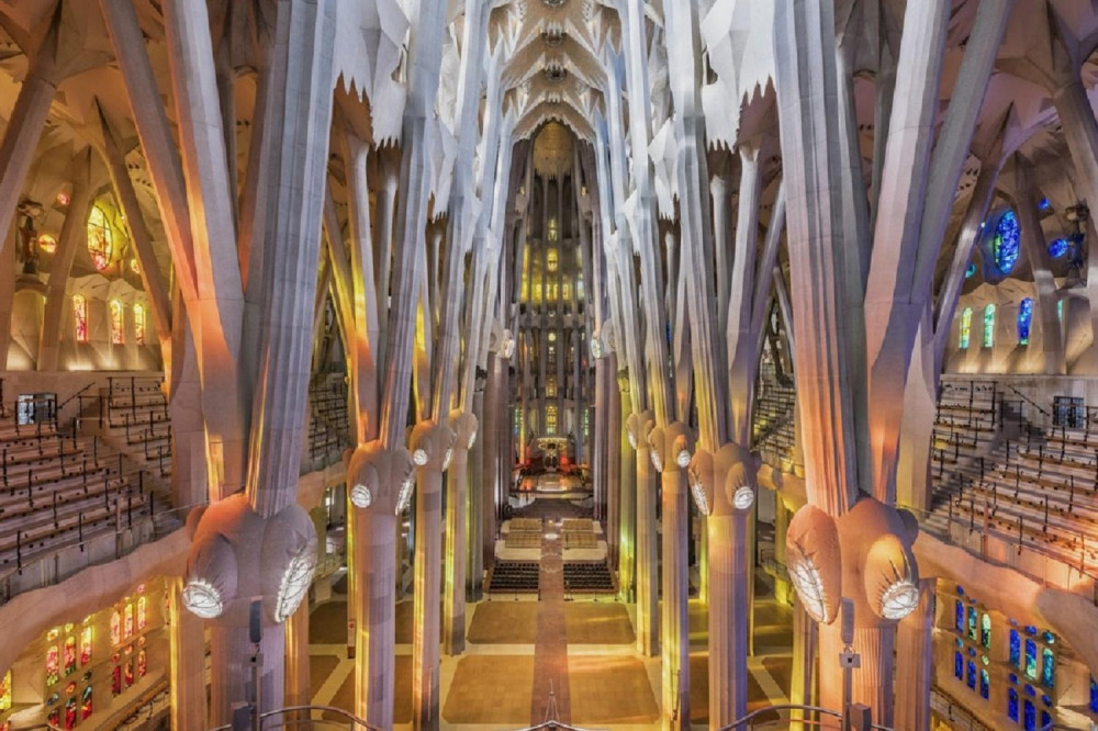 Private Sagrada Familia Fast Track Tour with Hotel Pick up