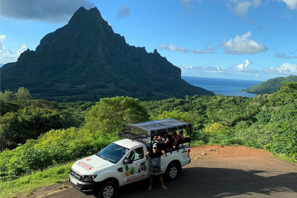 Private Half Day 4x4 Safari Tour in Moorea with Hotel Pickup