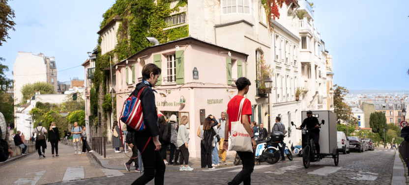 Montmartre Morning Walk: Artists, Hidden Stories & a Parisian Croissant