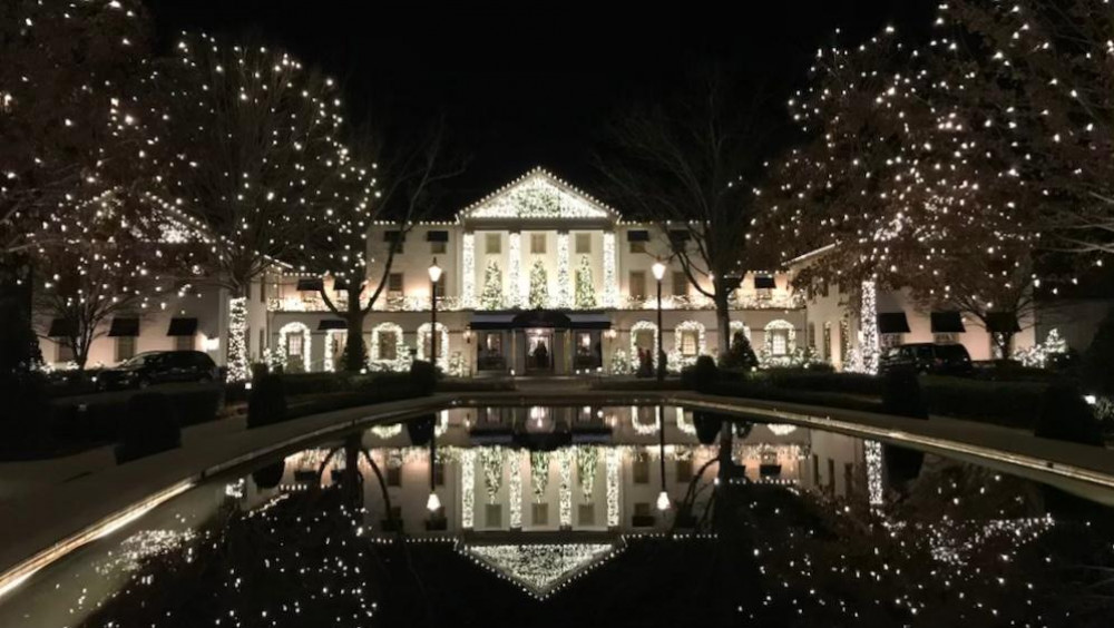 Private Colonial Williamsburg Christmas Stories & Decorations Walking Tour