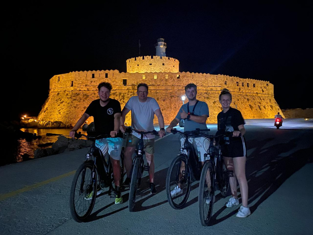 Night Old Town Ebike Gastro Tour with Drink & Greek Meze