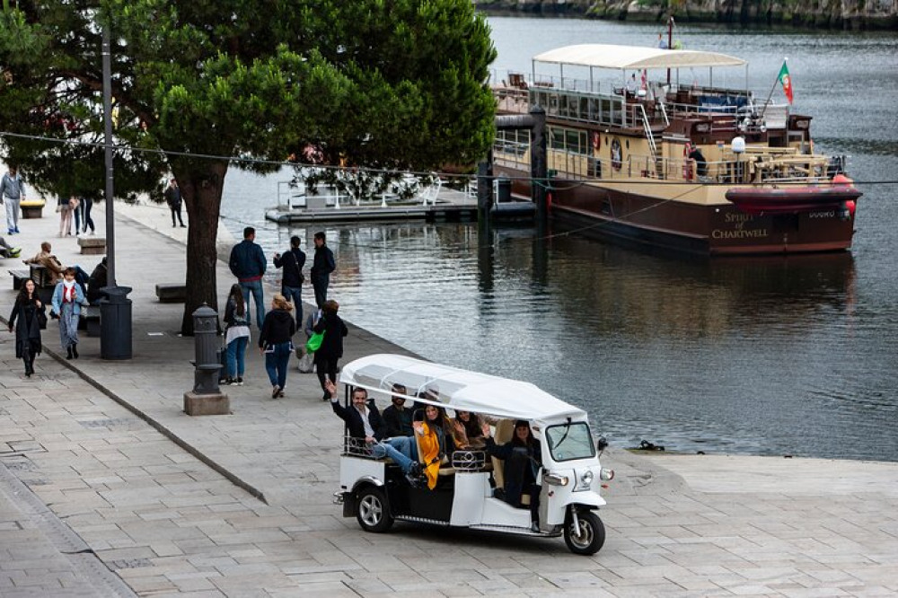 Private: Historic Porto & Afurada Beach by Tuktuk