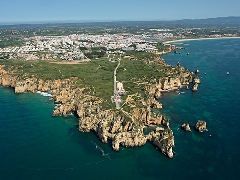 2 Hour Coastal Boat Ride to the Caves of Ponta De Piedade