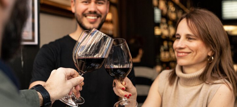 Barcelona Sommelier Wine & Tapas Tour in Sant Antoni, Small Group of 8