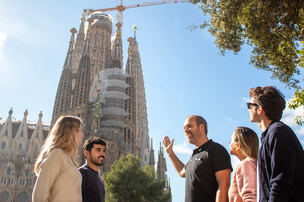 Barcelona’s Best: Walking Tour w/ Fast-Track Entry to Sagrada Familia