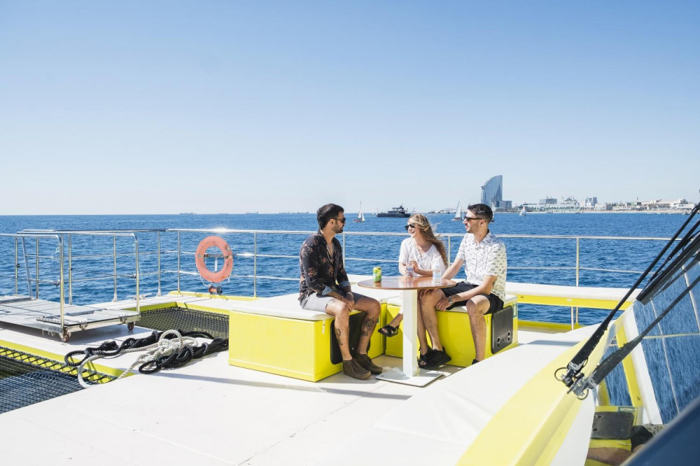 Hop-On Hop-off Barcelona City Tour & 90-Minute Premium Catamaran Cruise