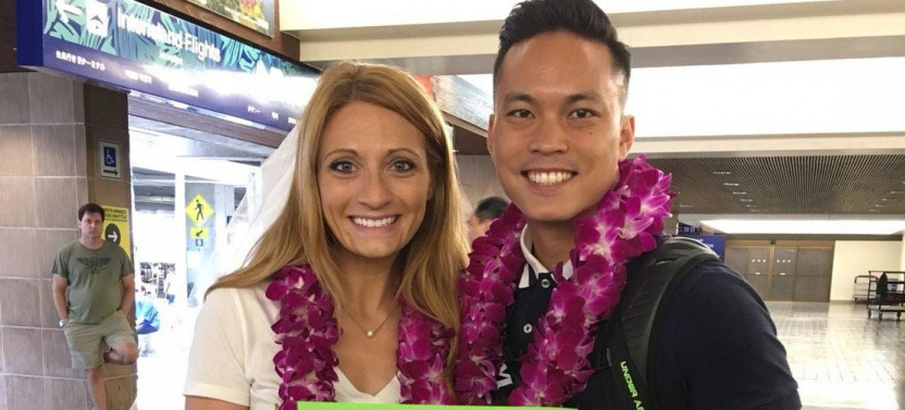 Kona Hawaii Airport - Honeymoon Lei Greeting