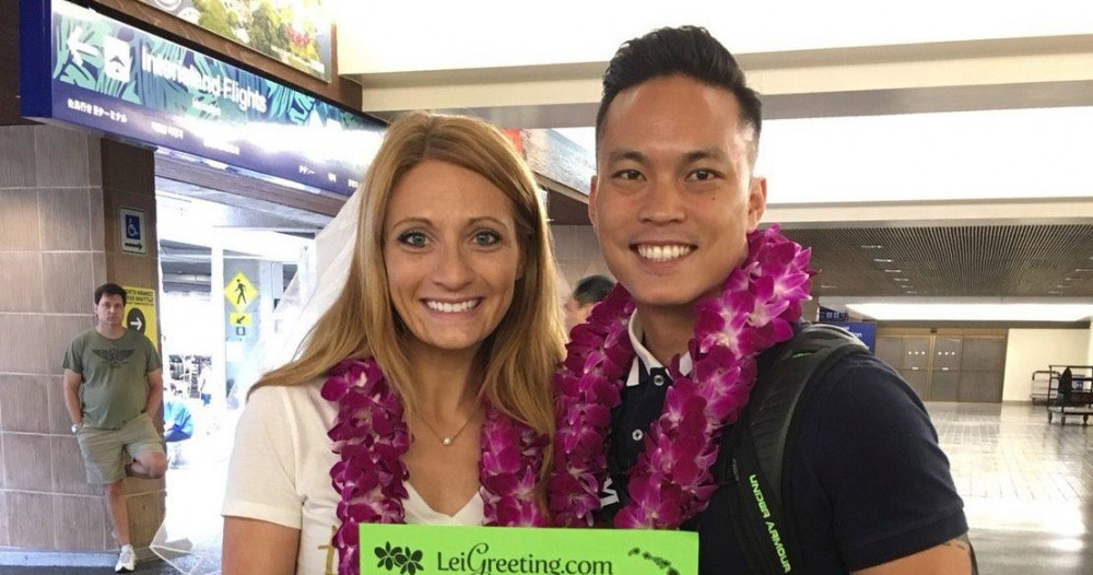 Lihue Kauai Airport - Honeymoon Lei Greeting