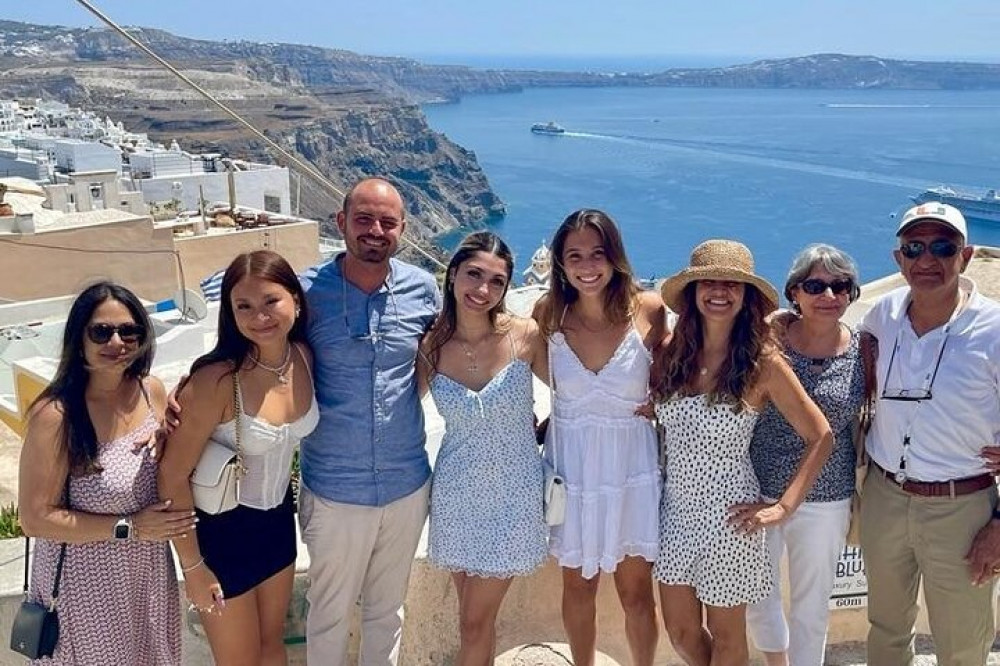 Private Tour of Santorini Highlights for Groups & Families (6h)