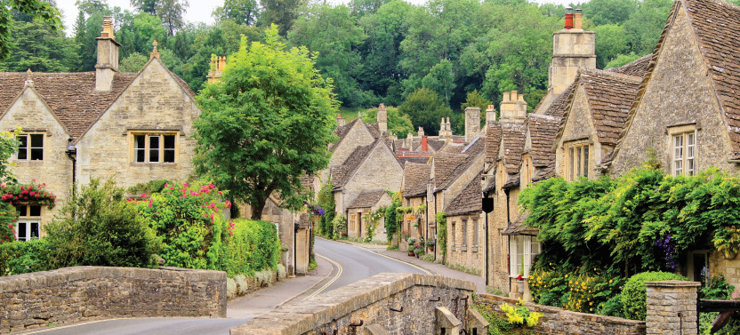 Stonehenge & the Cotswolds Full-Day Tour From Bath