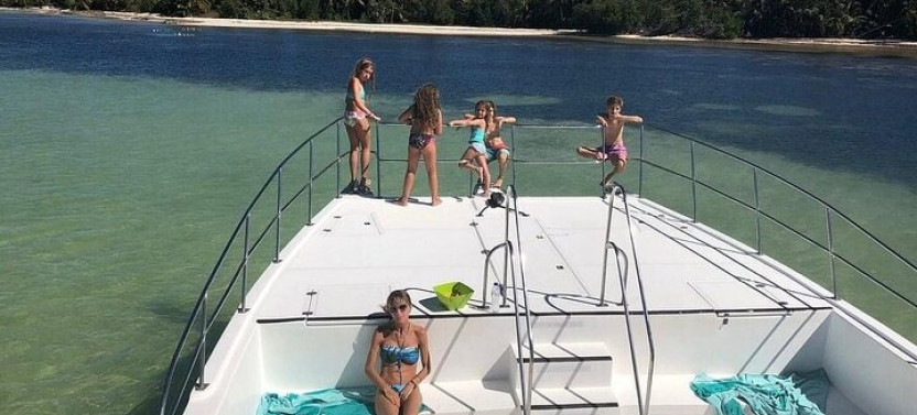 Small Group Snorkeling and Boat Tour in Punta Cana with Fresh Seafood