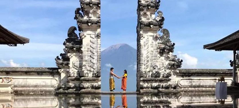 Private East Bali Tour: Gate of Heaven, Tirta Gangga & Virgin Beach