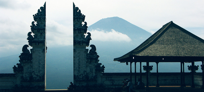 Private East Bali Tour: Gate of Heaven, Tirta Gangga & Virgin Beach