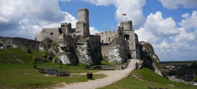 From Krakow: Ojcow National Park and Pieskowa Skala Castle